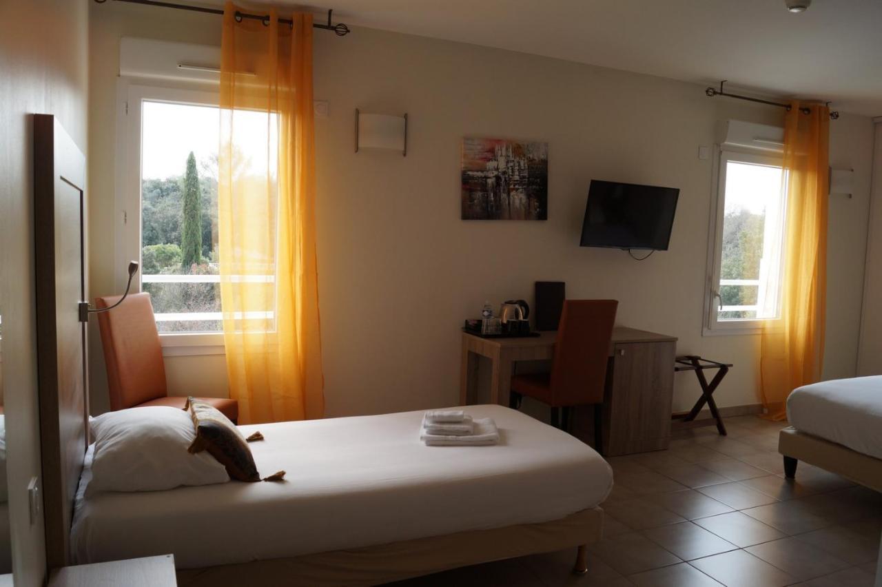 Hotel Restaurant Le Gardon - Pont Du Gard Collias ภายนอก รูปภาพ