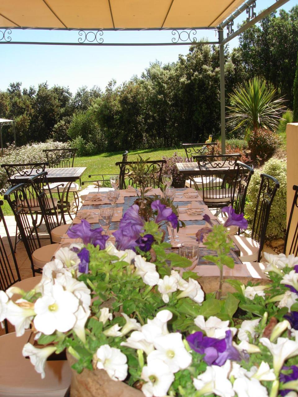 Hotel Restaurant Le Gardon - Pont Du Gard Collias ภายนอก รูปภาพ
