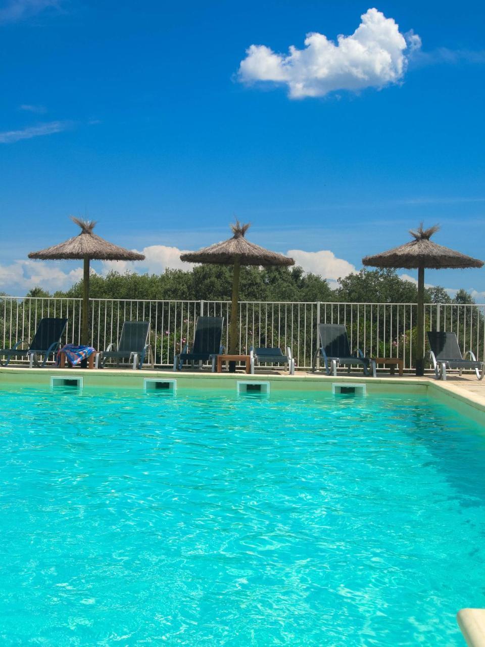 Hotel Restaurant Le Gardon - Pont Du Gard Collias ภายนอก รูปภาพ