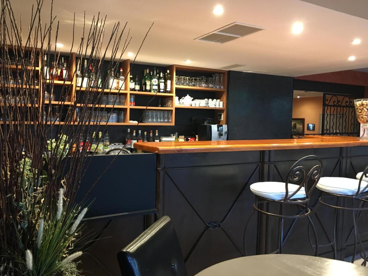 Hotel Restaurant Le Gardon - Pont Du Gard Collias ภายนอก รูปภาพ